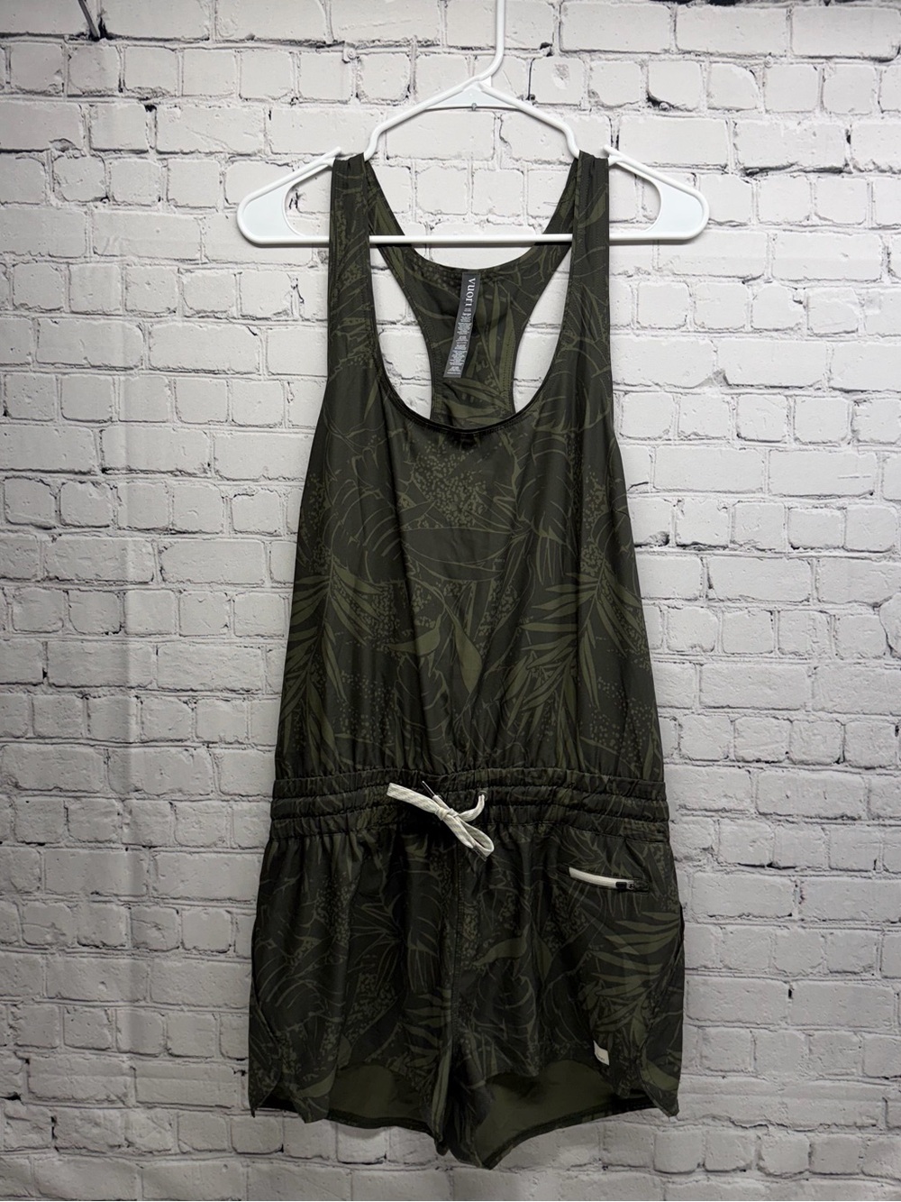 Vuori clementine romper Green Leaf Print Tank Romper with Drawstring Sz L - Picture 2 of 8
